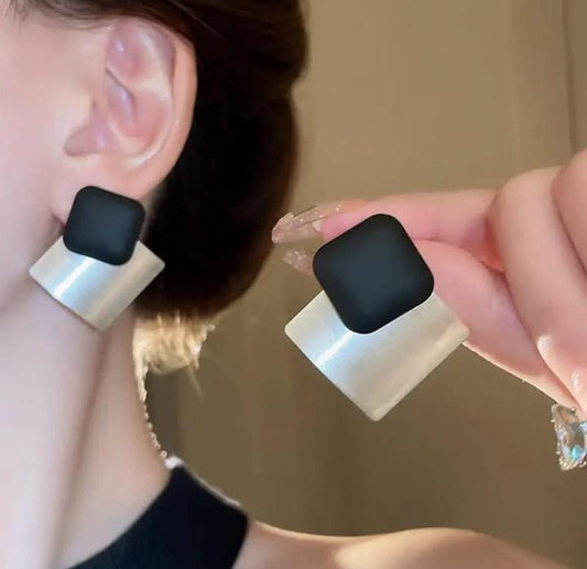 Monochrome Muse – Minimalist Black & White Geometric Statement Earrings